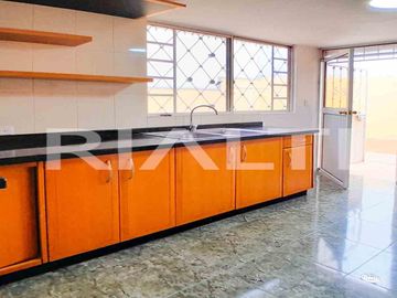 Casa en Venta en conjunto, sector Sangolquí