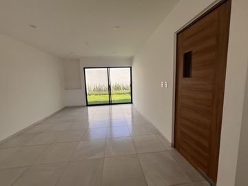 CASA EN FRACC. ALTO LAGO FRENTE A AREA VERDE