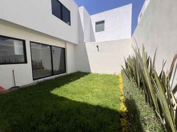 CASA EN FRACC. ALTO LAGO FRENTE A AREA VERDE