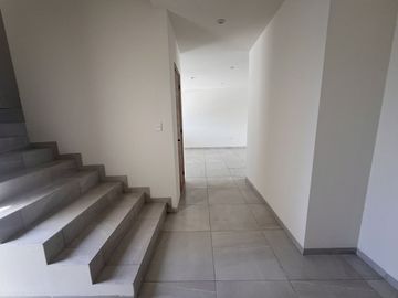 CASA EN FRACC. ALTO LAGO FRENTE A AREA VERDE