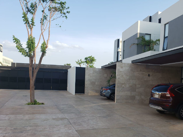 Townhouse de 3 recámaras en VENTA en Temozón Norte, Mérida