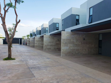 Townhouse de 3 recámaras en VENTA en Temozón Norte, Mérida