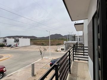 CASA EN VENTA EN FRACC. LOS MEZCALES, CULIACAN, SINALOA