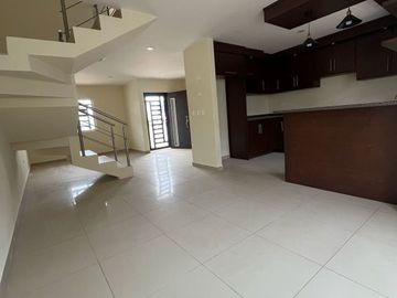 CASA EN VENTA EN FRACC. LOS MEZCALES, CULIACAN, SINALOA