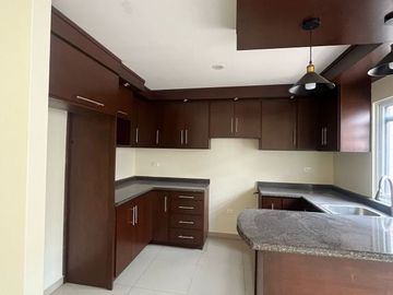 CASA EN VENTA EN FRACC. LOS MEZCALES, CULIACAN, SINALOA
