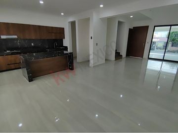 Casa en Venta – Diseño Moderno y Alberca en Zona Norte Poniente