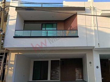 Casa en Venta – Diseño Moderno y Alberca en Zona Norte Poniente