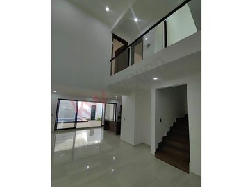 Casa en Venta – Diseño Moderno y Alberca en Zona Norte Poniente