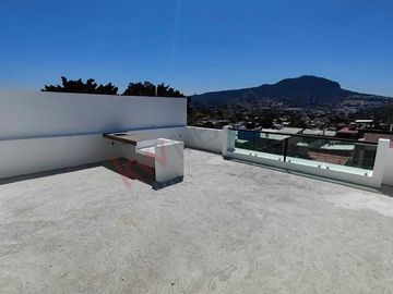 Casa en Venta – Diseño Moderno y Alberca en Zona Norte Poniente