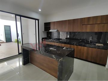 Casa en Venta – Diseño Moderno y Alberca en Zona Norte Poniente
