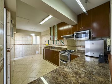 Duplex de 200 m2 con 5 dormitorios y terraza