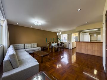 Duplex de 200 m2 con 5 dormitorios y terraza