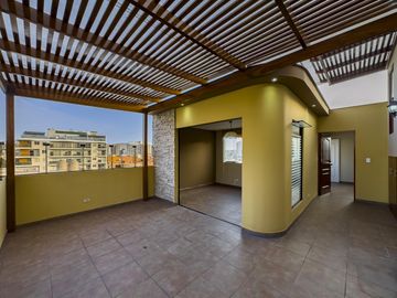 Duplex de 200 m2 con 5 dormitorios y terraza