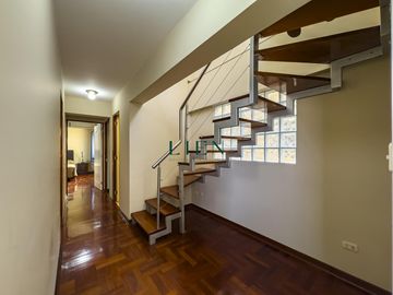 Duplex de 200 m2 con 5 dormitorios y terraza