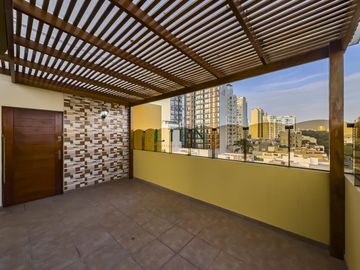 Duplex de 200 m2 con 5 dormitorios y terraza