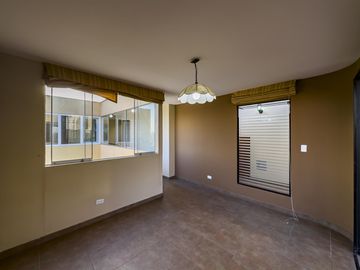 Duplex de 200 m2 con 5 dormitorios y terraza