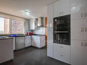 Parque Araucano/Departamento de categoría, renovado y con vista consolidada/3D/3B