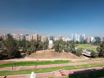 Parque Araucano/Departamento de categoría, renovado y con vista consolidada/3D/3B