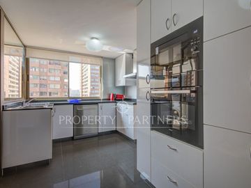Parque Araucano/Departamento de categoría, renovado y con vista consolidada/3D/3B