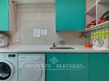Hermosa casa en zona residencial con gran jardín formado y piscina