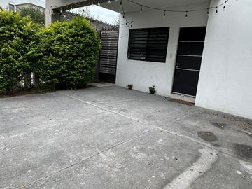CASA EN VENTA EN ESTANCIAS VALLE DE PLATA APODACA