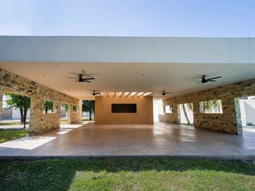 CASA EN VENTA EN ESTANCIAS VALLE DE PLATA APODACA