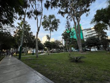 SE VENDE DEPARTAMENTO DE ESTRENO EN SURQUILLO FRENTE A PARQUE