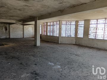 Edificio amplio en venta, 2 locales al frente y 2 niveles. Tapachula Chiapas