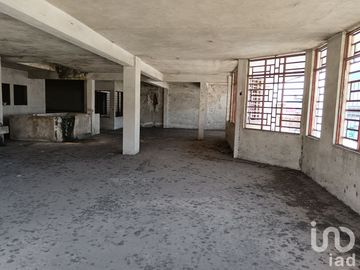 Edificio amplio en venta, 2 locales al frente y 2 niveles. Tapachula Chiapas