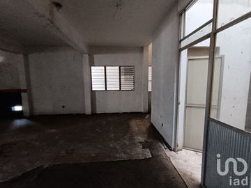 Edificio amplio en venta, 2 locales al frente y 2 niveles. Tapachula Chiapas
