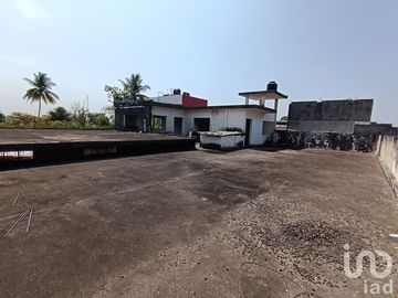 Edificio amplio en venta, 2 locales al frente y 2 niveles. Tapachula Chiapas