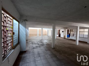 Edificio amplio en venta, 2 locales al frente y 2 niveles. Tapachula Chiapas