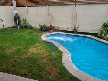 ¡Tu Casa Soñada En Huechuraba Espera por Ti!