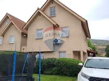 ¡Tu Casa Soñada En Huechuraba Espera por Ti!