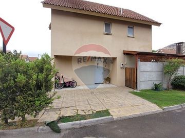 ¡Tu Casa Soñada En Huechuraba Espera por Ti!