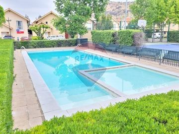 ¡Tu Casa Soñada En Huechuraba Espera por Ti!