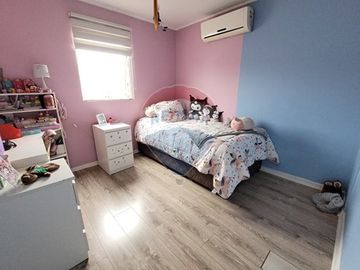 ¡Tu Casa Soñada En Huechuraba Espera por Ti!