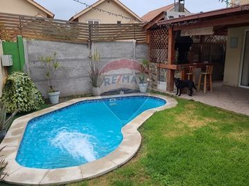 ¡Tu Casa Soñada En Huechuraba Espera por Ti!
