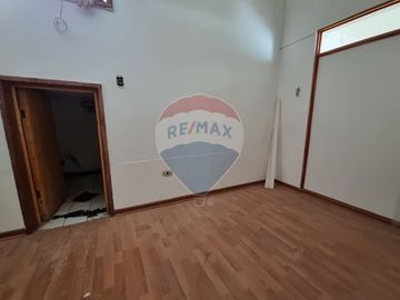 CASA AMPLIA  4 DORMITORIOS SECTOR AVDA BRASIL