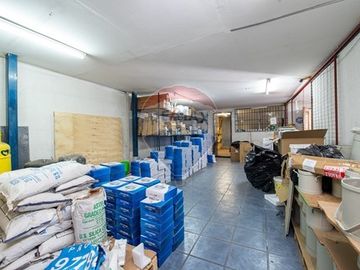 OFICINA EN VENTA/CASA COMERCIAL