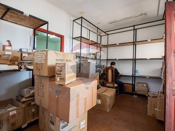 OFICINA EN VENTA/CASA COMERCIAL
