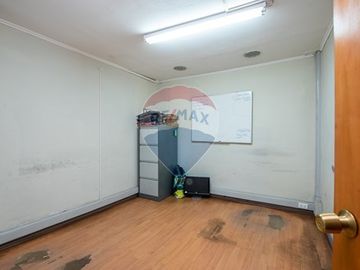 OFICINA EN VENTA/CASA COMERCIAL