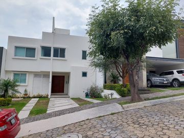 Casa en Venta en Clúster 10 10 10 Lomas de Angelópolis, Puebla.
