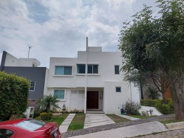 Casa en Venta en Clúster 10 10 10 Lomas de Angelópolis, Puebla.