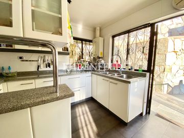 Cerro Alegre, Valparaíso. Casa en 4 niveles 750 m2 de terreno.