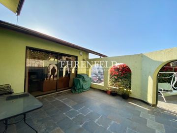 Cerro Alegre, Valparaíso. Casa en 4 niveles 750 m2 de terreno.