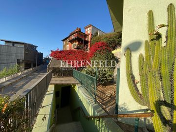 Cerro Alegre, Valparaíso. Casa en 4 niveles 750 m2 de terreno.