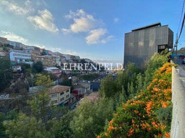 Cerro Alegre, Valparaíso. Casa en 4 niveles 750 m2 de terreno.