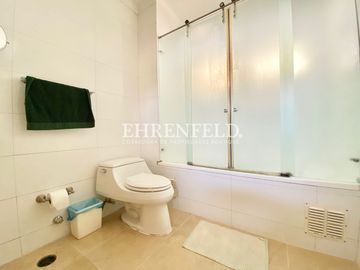 Cerro Alegre, Valparaíso. Casa en 4 niveles 750 m2 de terreno.