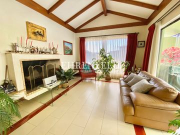 Cerro Alegre, Valparaíso. Casa en 4 niveles 750 m2 de terreno.